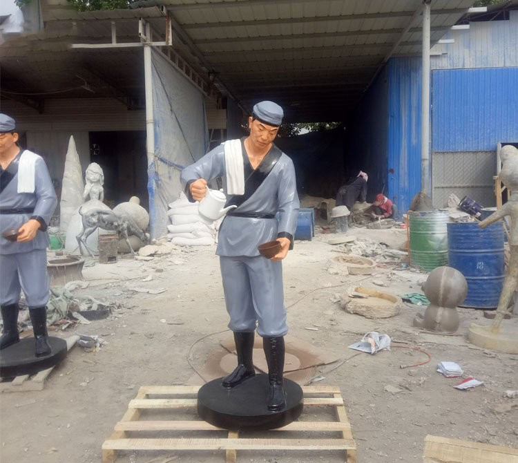 飯店門口玻璃鋼仿真店小二雕塑-玻璃鋼仿真店小二飯店門口人物雕塑 飯店門口玻璃鋼仿真店小二雕塑-玻璃鋼仿真店小二飯店門口人物雕塑高清圖片