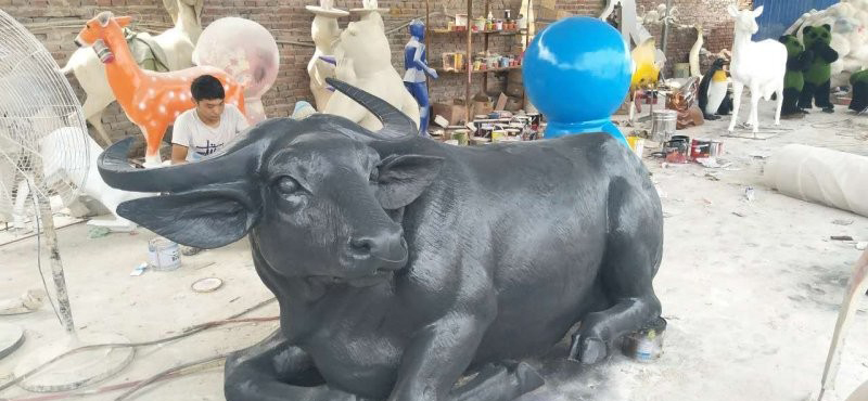 貴州玻璃鋼仿銅牛雕塑案例-玻璃鋼仿銅牛 企業動物雕塑 貴州玻璃鋼仿銅牛雕塑案例-玻璃鋼仿銅牛 企業動物雕塑高清圖片