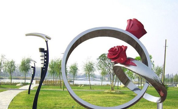 不銹鋼玫瑰花戒指-不銹鋼玫瑰花戒指 公園景觀雕塑 不銹鋼玫瑰花戒指-不銹鋼玫瑰花戒指 公園景觀雕塑高清圖片