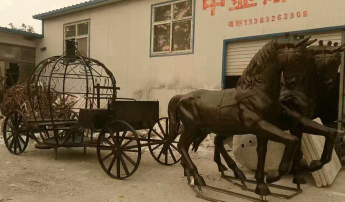 玻璃鋼歐式馬車雕塑-公園玻璃鋼歐式馬車 玻璃鋼歐式馬車雕塑-公園玻璃鋼歐式馬車高清圖片