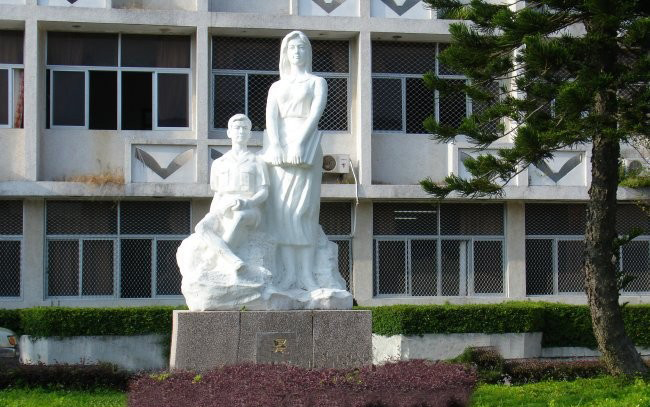 校園人物晨讀的學(xué)生-晨讀的學(xué)生校園人物石雕 校園人物晨讀的學(xué)生-晨讀的學(xué)生校園人物石雕