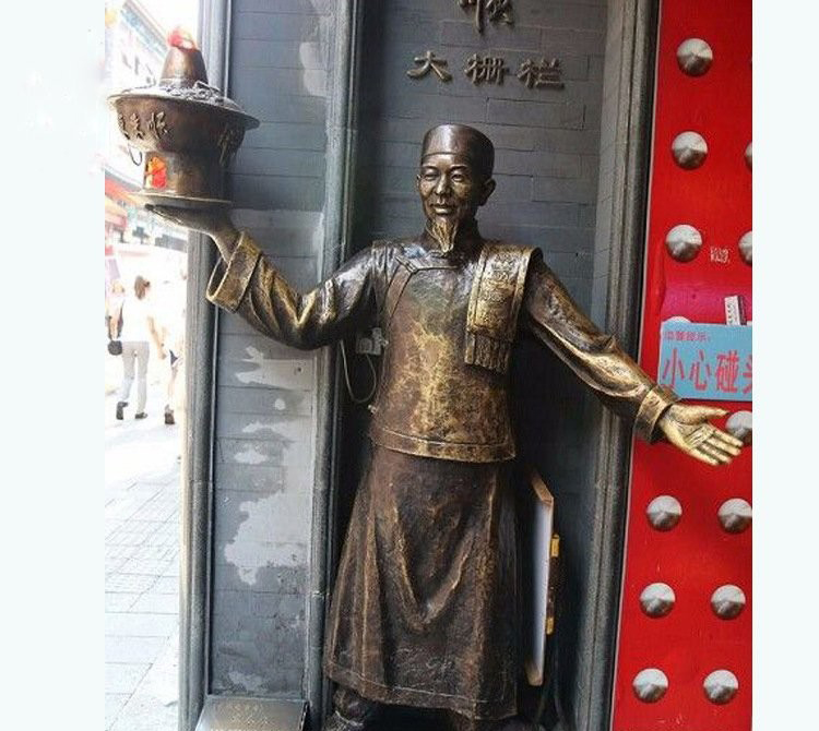 銅雕端火鍋的店小二-飯店門口端火鍋的店小二銅雕 銅雕端火鍋的店小二-飯店門口端火鍋的店小二銅雕高清圖片