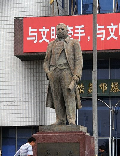 校園名人詹天佑銅雕-鑄銅名人詹天佑雕塑 校園名人詹天佑銅雕-鑄銅名人詹天佑雕塑高清圖片