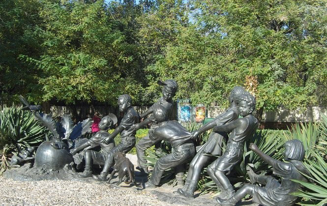 公園拔蘿卜的兒童銅雕-拔蘿卜的兒童銅雕 公園拔蘿卜的兒童銅雕-拔蘿卜的兒童銅雕高清圖片
