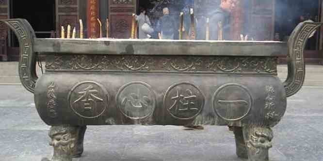 寺廟鑄銅四足香爐-宗教廟宇香爐銅雕 寺廟鑄銅四足香爐-宗教廟宇香爐銅雕高清圖片