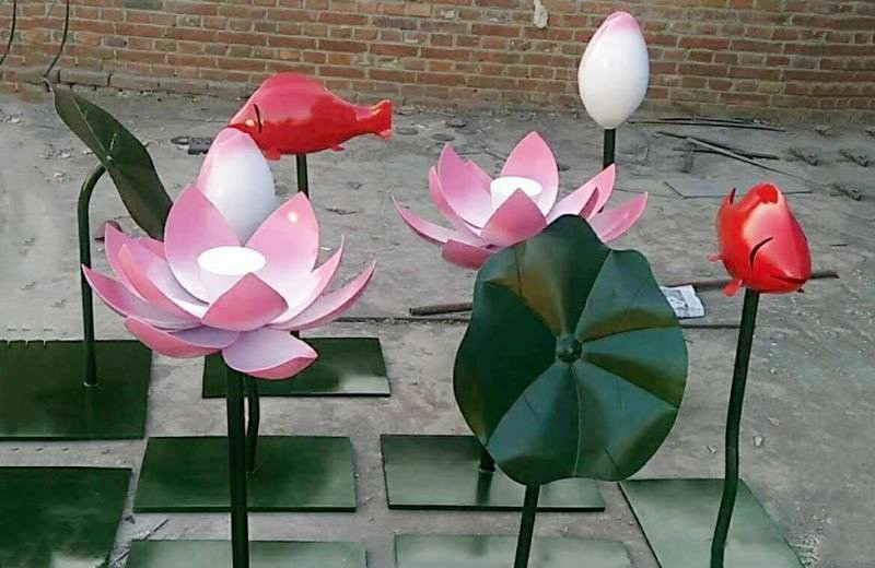 彩色不銹鋼荷花鯉魚雕塑-不銹鋼彩色荷花鯉魚雕塑 彩色不銹鋼荷花鯉魚雕塑-不銹鋼彩色荷花鯉魚雕塑高清圖片
