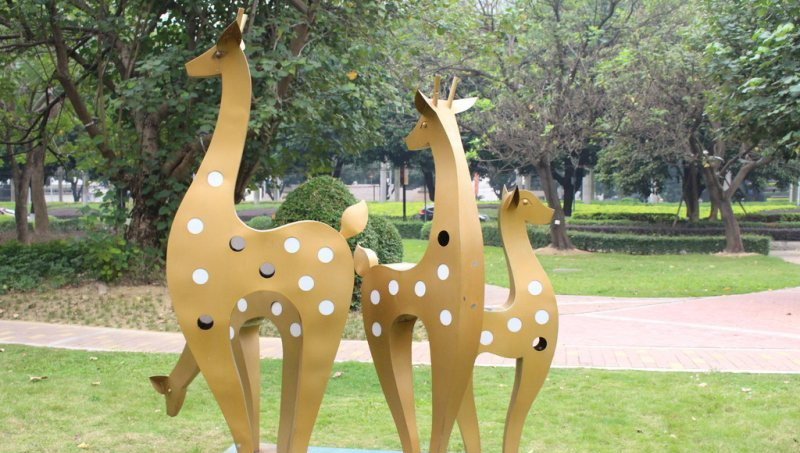 公園彩色不銹鋼梅花鹿-抽象不銹鋼彩色梅花鹿 公園彩色不銹鋼梅花鹿-抽象不銹鋼彩色梅花鹿高清圖片