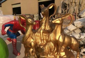 “玻璃仿真三羊開泰”，展現神秘而神圣的象征