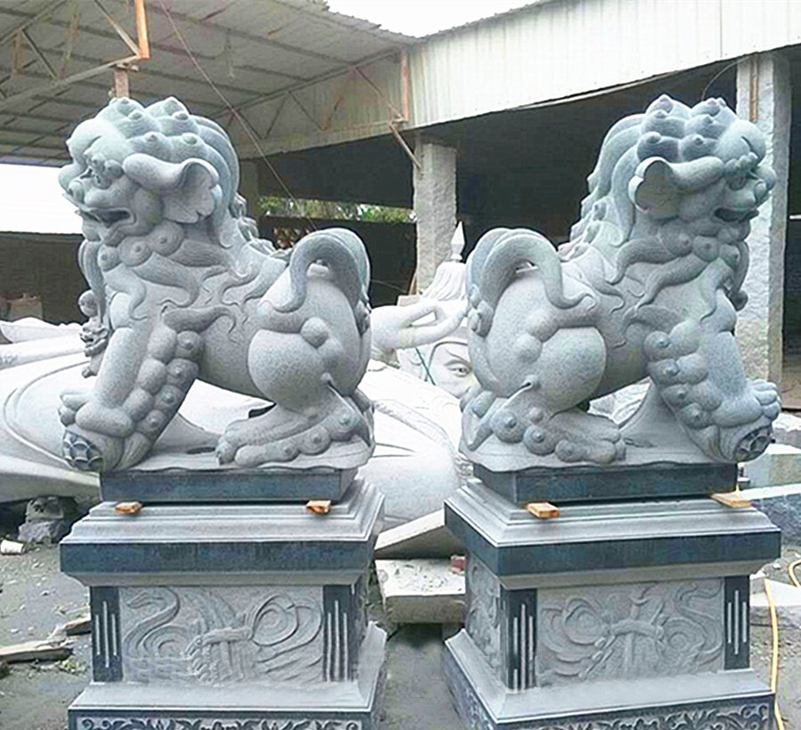 南方獅子獻(xiàn)錢(qián)獅石雕-南方獅子石雕 南方獅子獻(xiàn)錢(qián)獅石雕-南方獅子石雕高清圖片