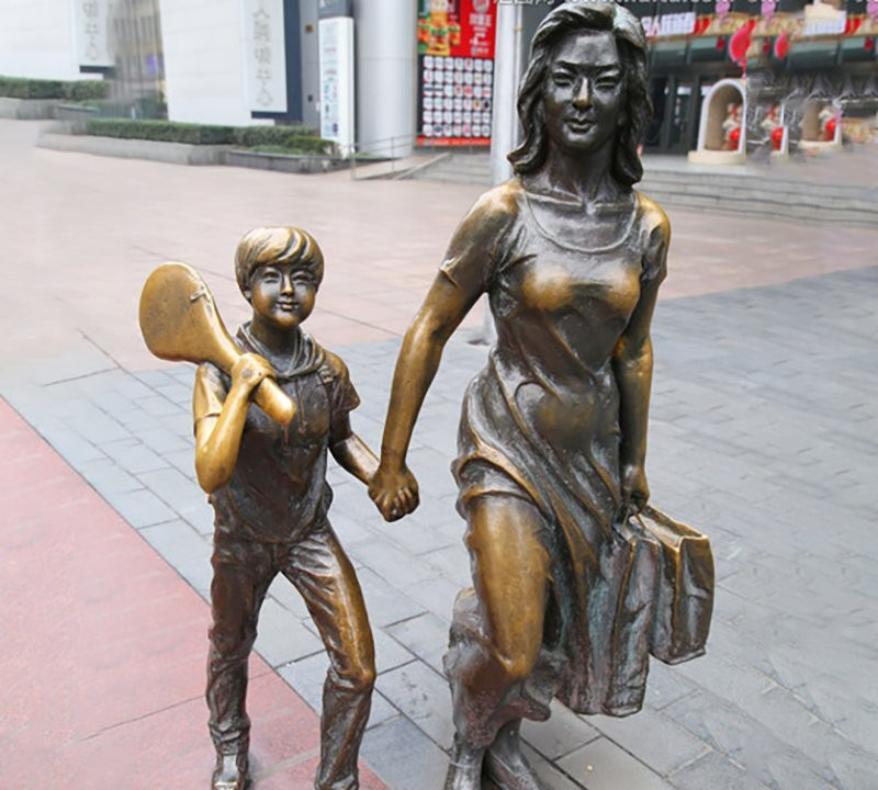 母子購物銅雕-銅雕母子購物人物 母子購物銅雕-銅雕母子購物人物高清圖片
