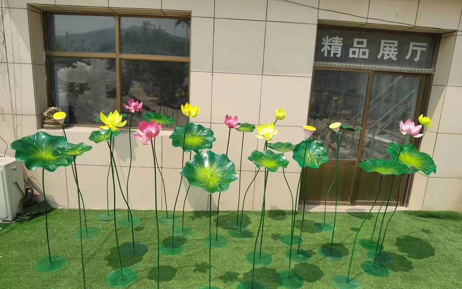 不銹鋼噴漆荷花景觀雕塑-不銹鋼噴漆荷花景觀雕塑 不銹鋼噴漆荷花景觀雕塑-不銹鋼噴漆荷花景觀雕塑高清圖片