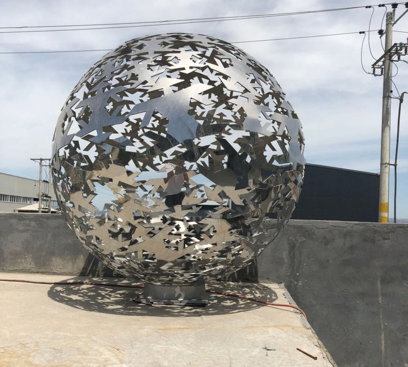 不銹鋼幾何圖案鏤空球雕塑-不銹鋼鏤空球雕塑 抽象幾何圖案鏤空球 不銹鋼幾何圖案鏤空球雕塑-不銹鋼鏤空球雕塑 抽象幾何圖案鏤空球高清圖片