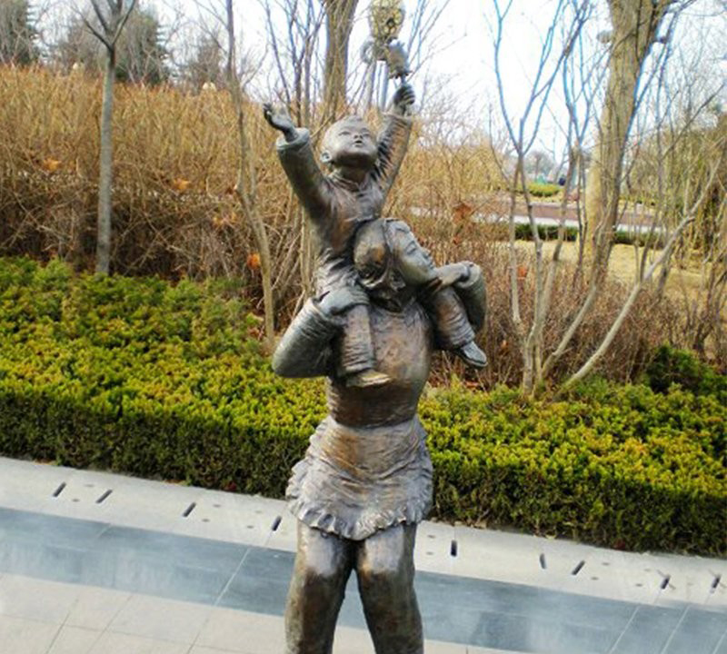 公園放風箏的母子銅雕-母子放風箏銅雕 公園放風箏人物銅雕 公園放風箏的母子銅雕-母子放風箏銅雕 公園放風箏人物銅雕高清圖片